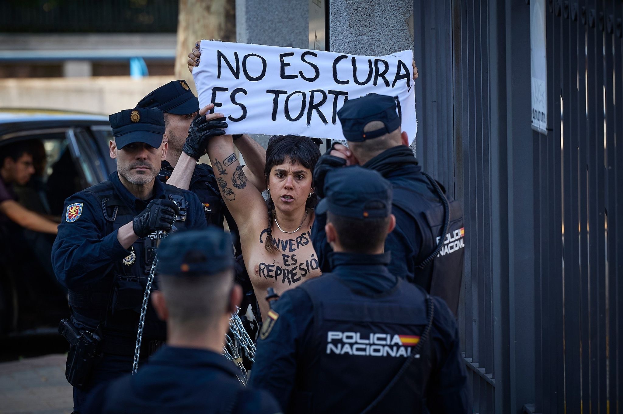 En este momento estás viendo ROJAS ESTAPÉ: VUESTRO ODIO NO ES TERAPIA